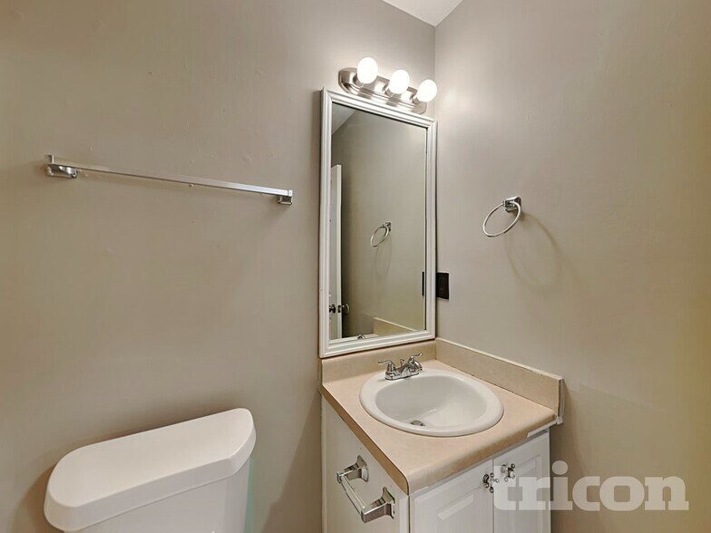 Building Photo - 132 Diamond Ct