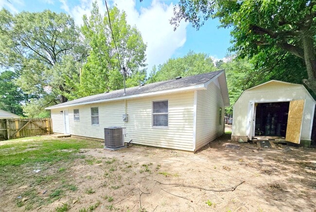 Building Photo - 172 Gaskins St