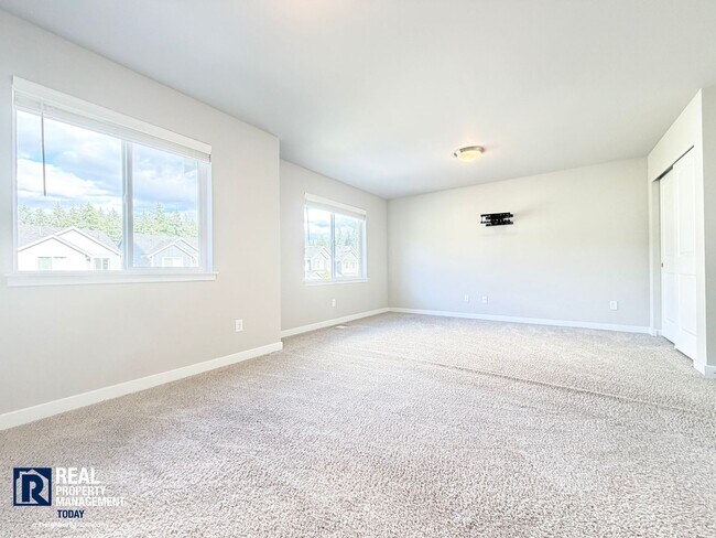 Building Photo - Modern 5-Bedroom Home with Mother-In-Law Suite & Covered Patio!