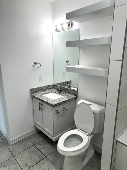 Building Photo - 325 Clemente Ave