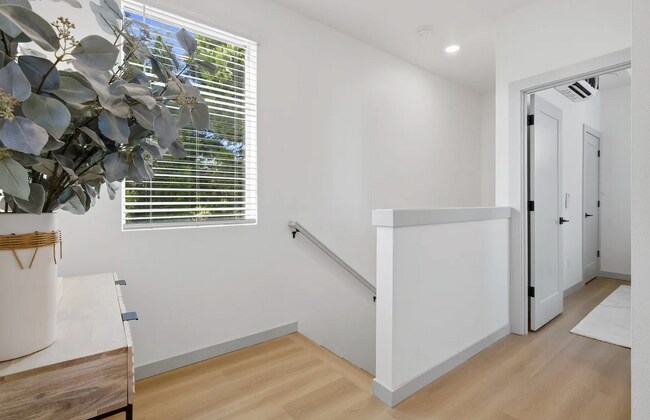 Building Photo - L0661 - SE 60th Cottage Community