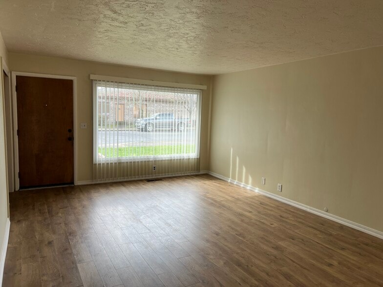 Building Photo - 412 NW F St