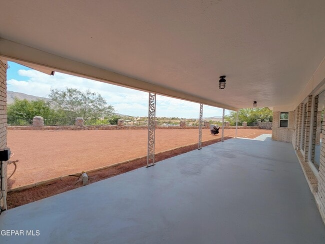 Building Photo - 612 Somerset Dr