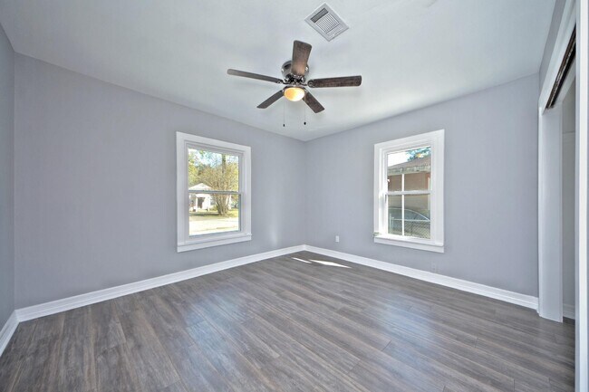 Building Photo - 3834 Rosedale St