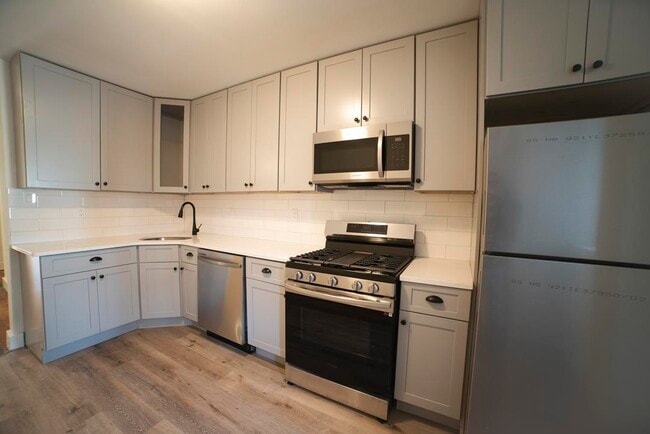Building Photo - 206 48th St