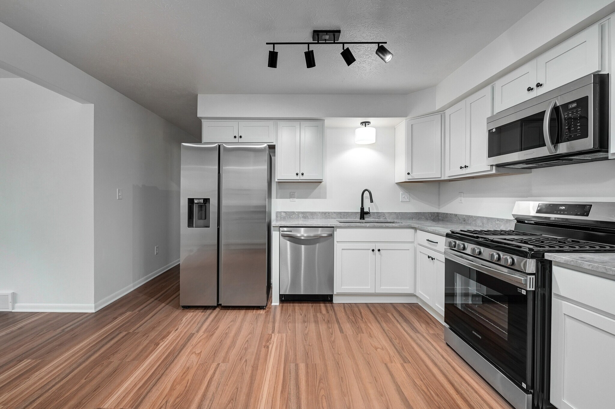 Building Photo - 2930 Northglen Dr