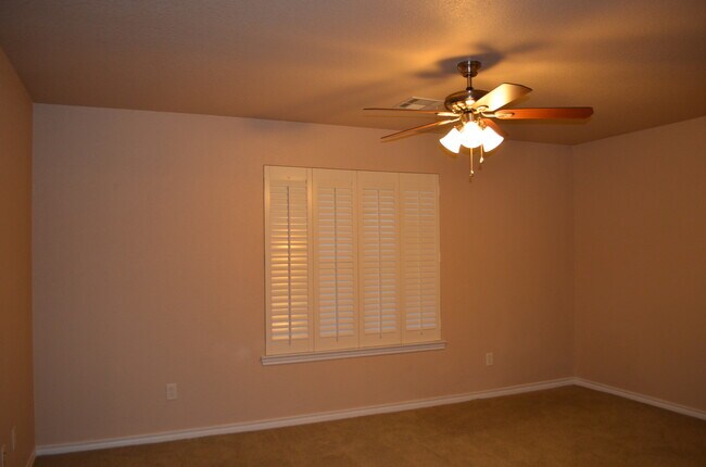Building Photo - EXECUTIVE HOME IN COUNTRY TRAILS SUBDIVISI...