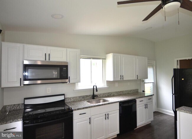 Building Photo - 14011 Eagle Ct
