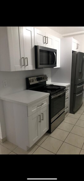 Building Photo - 1200 NE Miami Gardens Dr