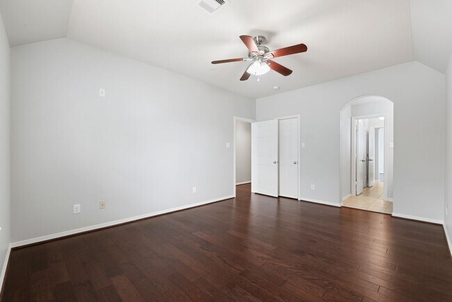 Building Photo - Spacious 6-Bedroom Rental with Game Room, ...