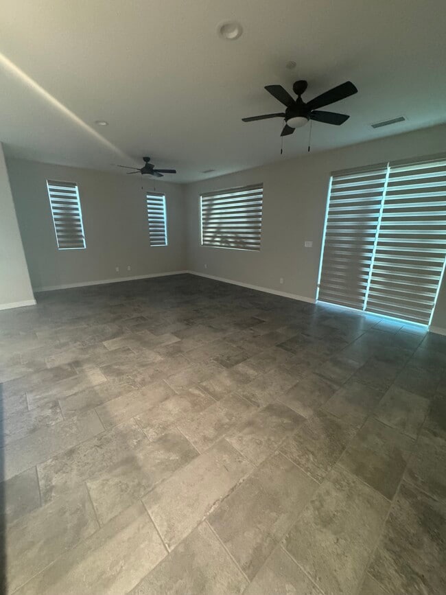 Building Photo - 850 Livio Way