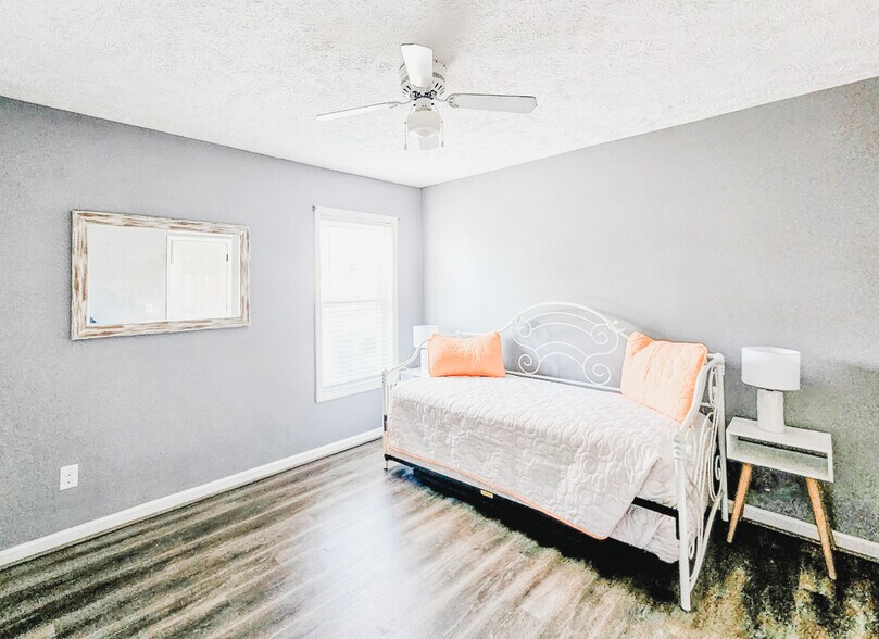 2nd bedroom - 2127 Winter Moss Ln