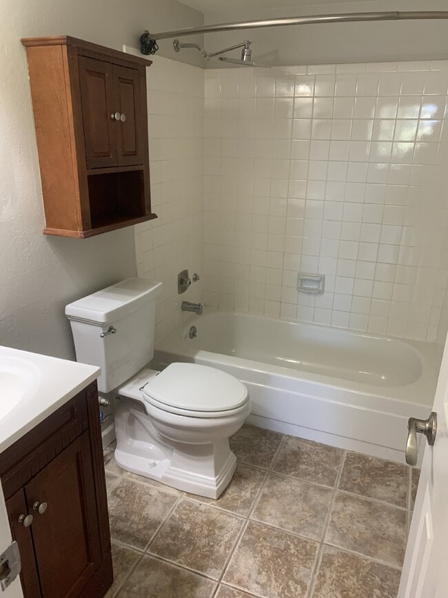Building Photo - Available September! Newly Updated 2 bed/2 bath Condo