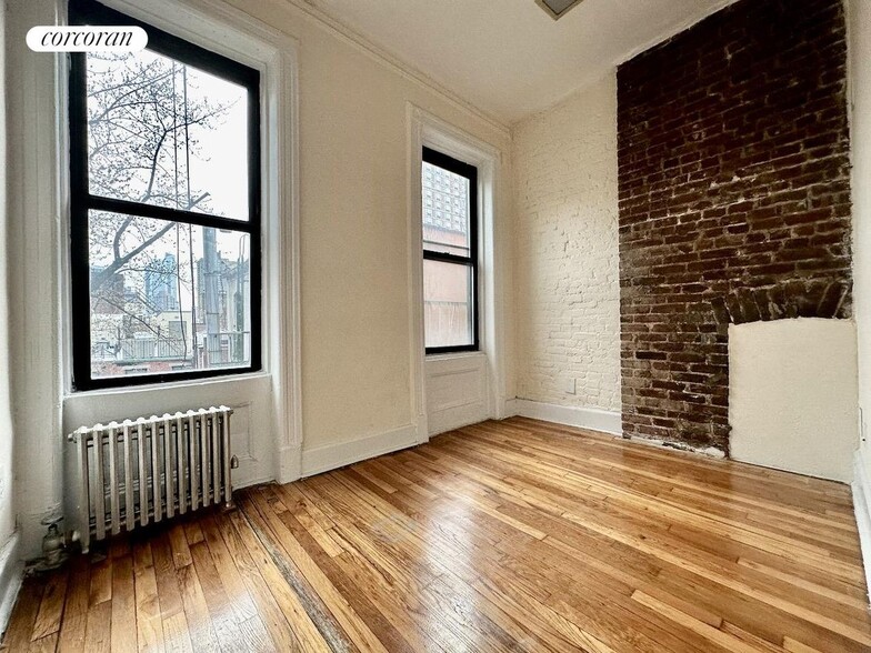Building Photo - 454 W 57th St