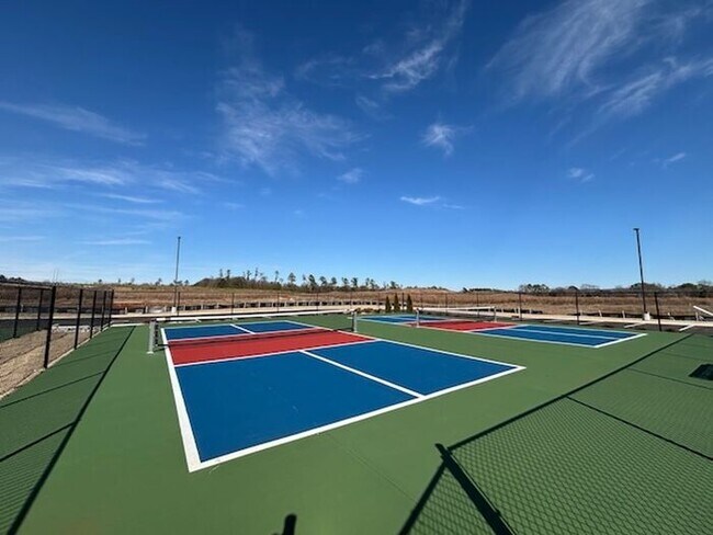 Building Photo - MOVE IN SPECIAL-3 bedroom with study/flex/office/keeping room