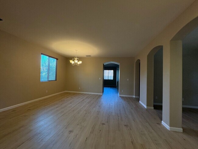 Building Photo - 684 Whitfield Ln