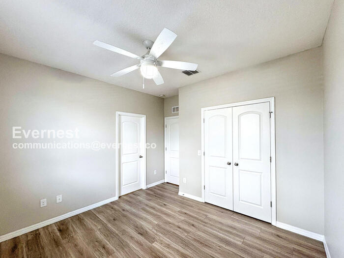 Building Photo - 2318 Sebago Dr