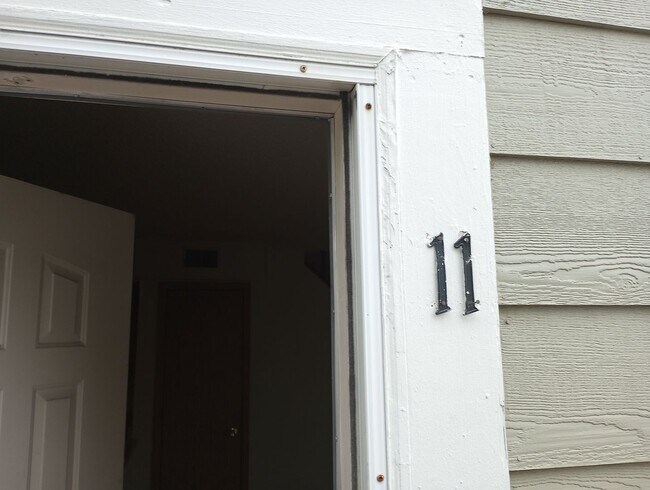 Building Photo - Dearborn 2 bed 1 bath, Great location off ...