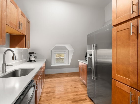 Building Photo - 169 Hunnewell Ave