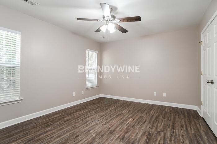 Building Photo - 7917 Shiny Meadow Ln