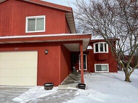Building Photo - 209 Heidi Ct
