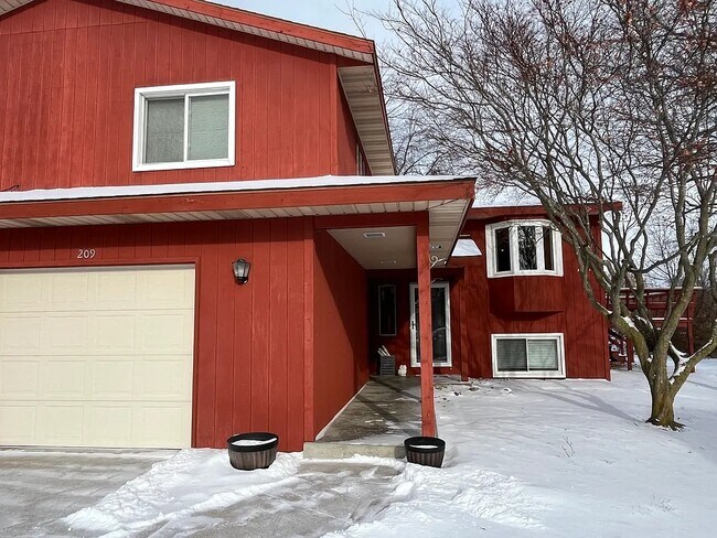 Building Photo - 209 Heidi Ct