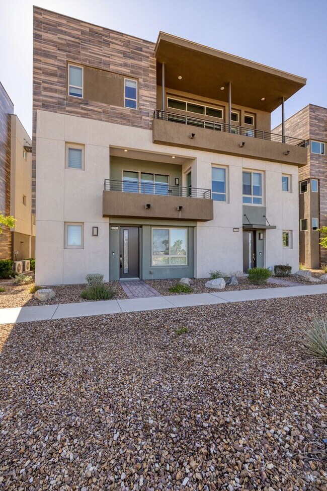 Building Photo - 55 or Older - Guard Gated Community in Sum...