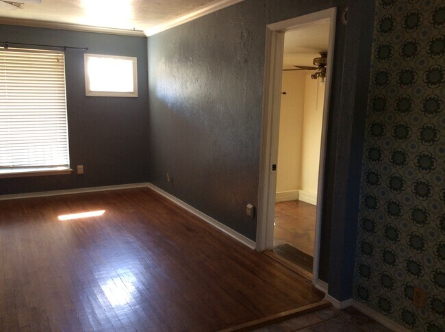 Building Photo - 111 E 12th St