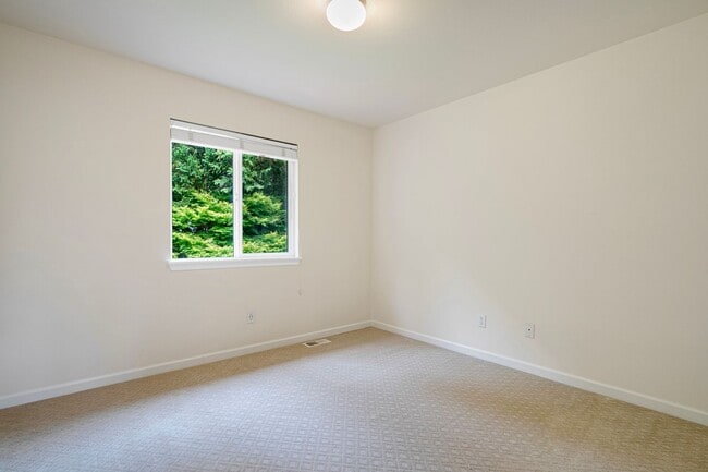 Building Photo - Timeless NW Craftsman in Sammamish | 4BR +...