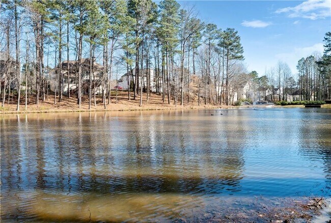 Building Photo - 3010 Lakeside Ct