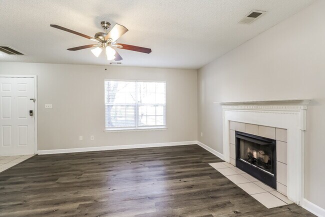 Building Photo - 1833 Cagney St