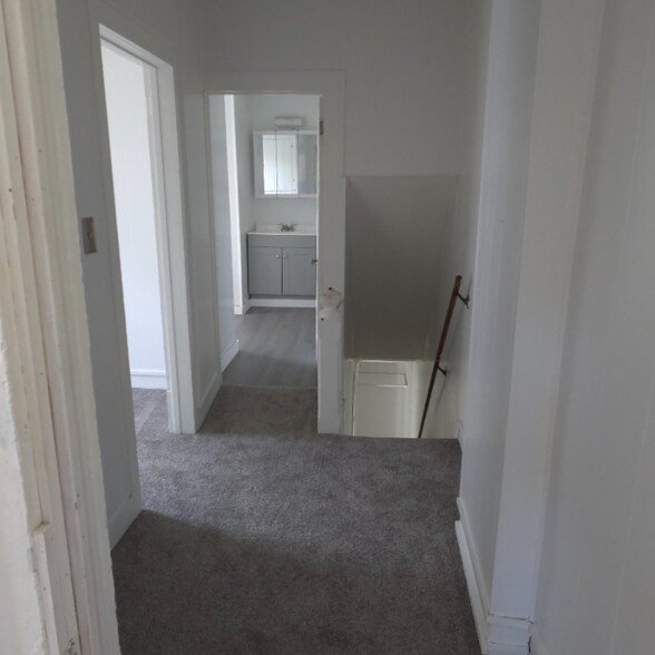 Building Photo - 19-21-21 Mcdougall Ave