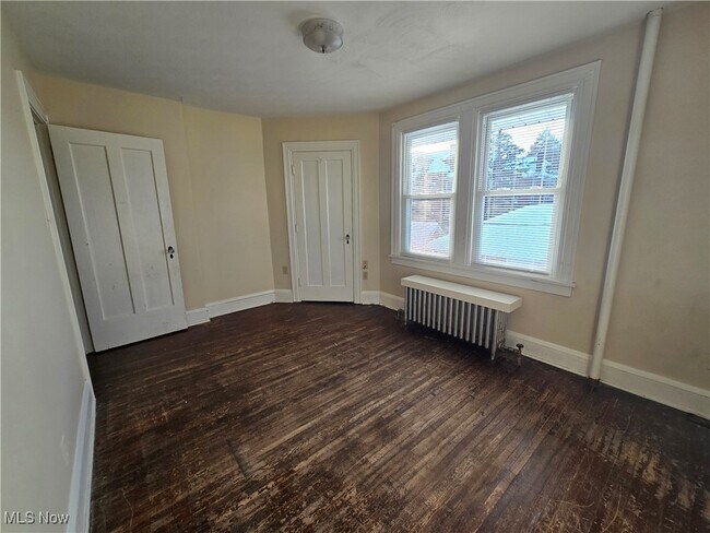 Building Photo - 1617 Maple Ave