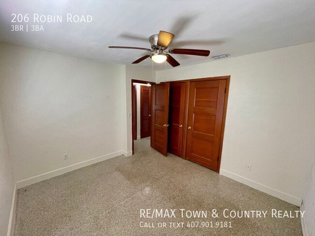 Building Photo - 206 Robin Rd
