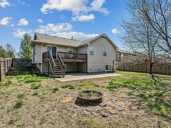 Building Photo - "Spacious 4-Bedroom Family Home with Cozy Fireplace in Wichita - 2261 Sq Ft of Comfort!"