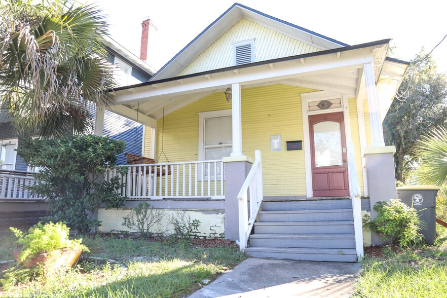 Building Photo - 1831 N Laura St