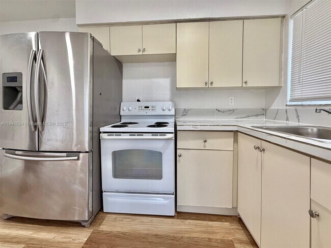 Building Photo - 64 NE 78th St