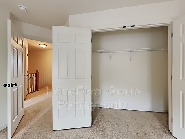 Building Photo - 114 Castle View Dr