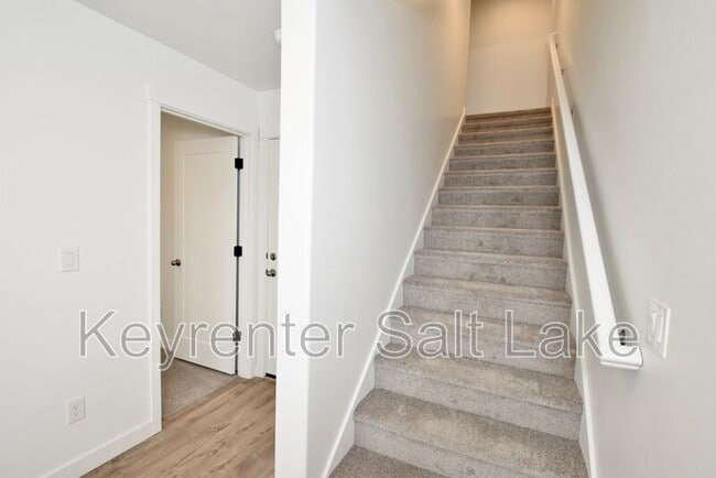 Building Photo - 1590 S 900 W