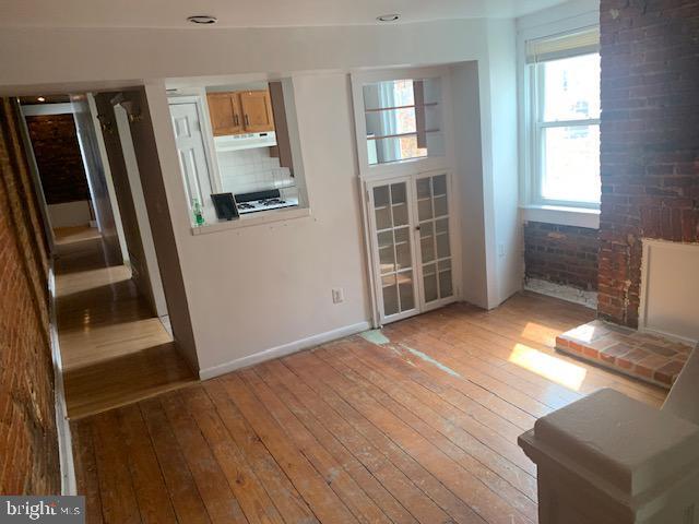 Building Photo - 935 S Charles St