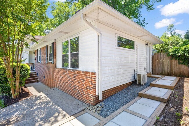 Building Photo - 832 Stanfield Dr