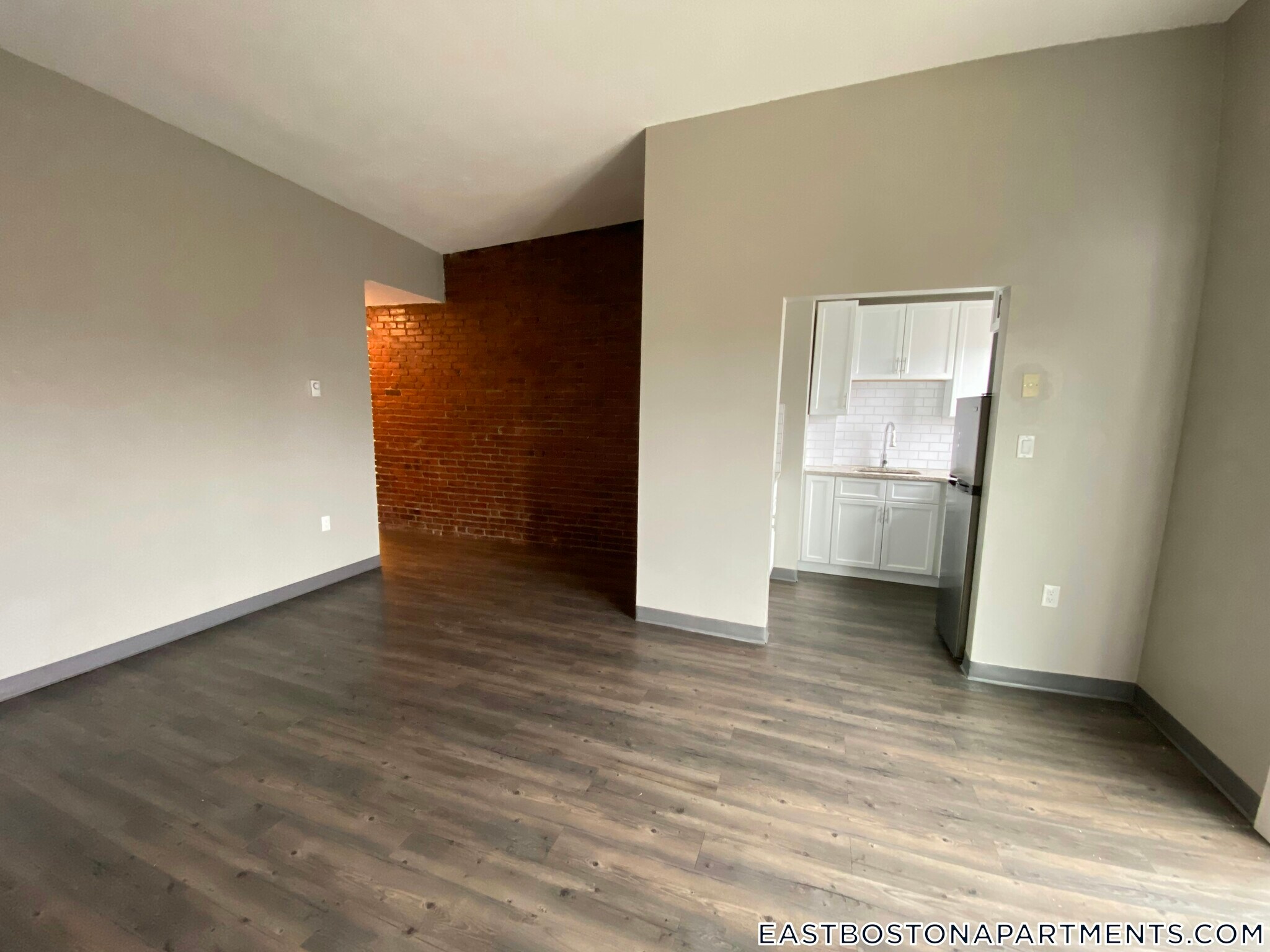 Building Photo - 300 Merdian St.