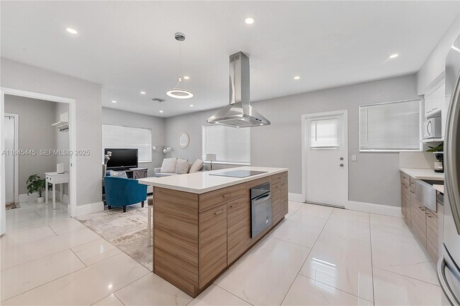 Building Photo - 2227 Cody St