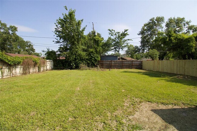 Building Photo - 9307 Linda Vista Rd