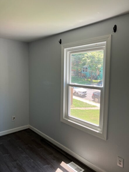 Building Photo - 702 Hudson Ave