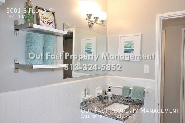 Building Photo - 3001 E Flora St