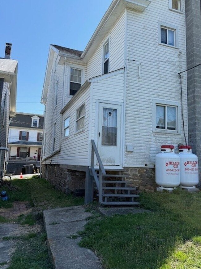 Building Photo - 438 Mulberry St