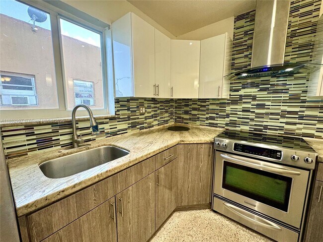 Building Photo - 250 Beacom Blvd
