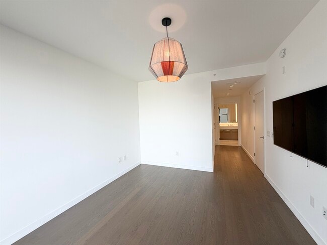 Building Photo - 75 Park Ln S