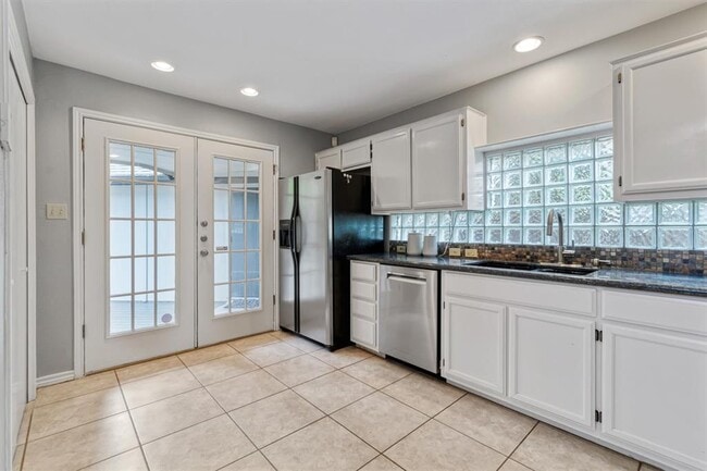 Building Photo - 2207 Shoalmont Dr